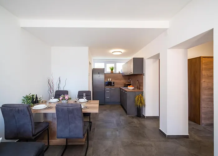 Kolovare Garden Oasis - First Row By Sea Appartement