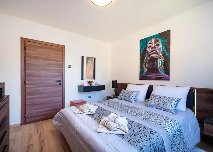 Kolovare Garden Oasis - First Row By Sea Appartement *