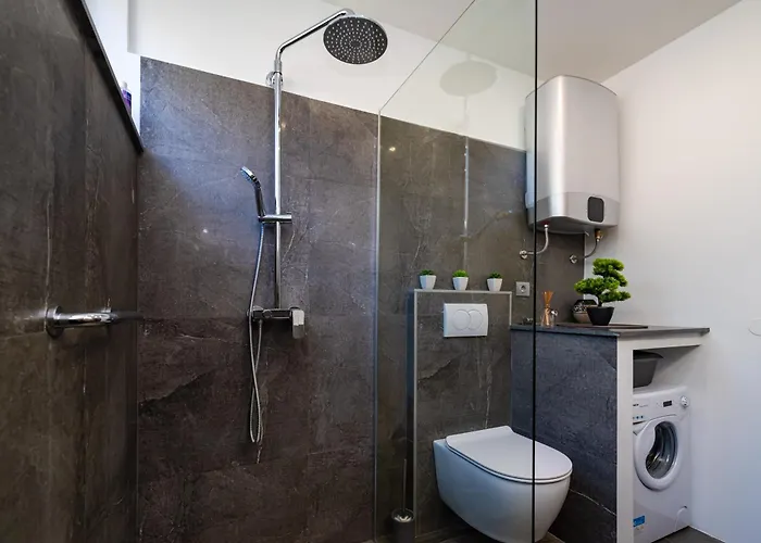 Kolovare Garden Oasis - First Row By Sea Appartement Zadar