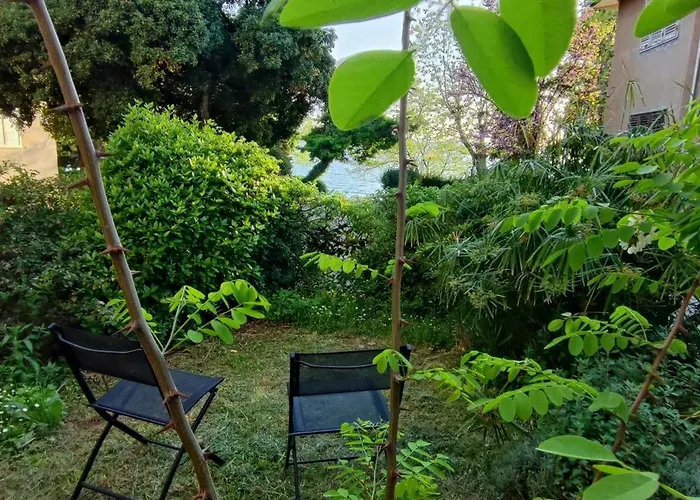 Kolovare Garden Oasis - First Row By Sea Appartement