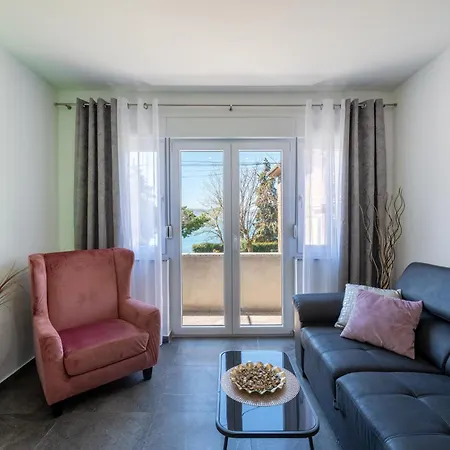 Apartment Kolovare Garden Oasis - First Row By Sea