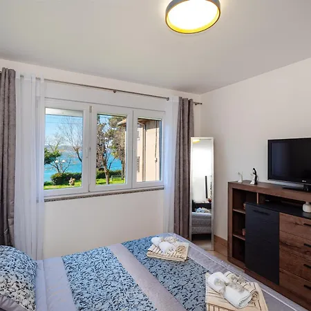 Kolovare Garden Oasis - First Row By Sea Apartment Zadar