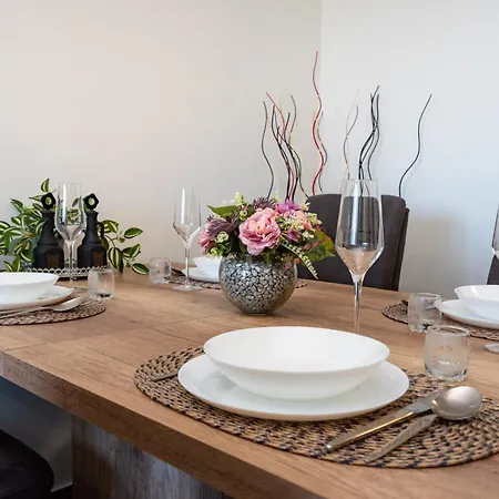 Kolovare Garden Oasis - First Row By Sea Apartment *
