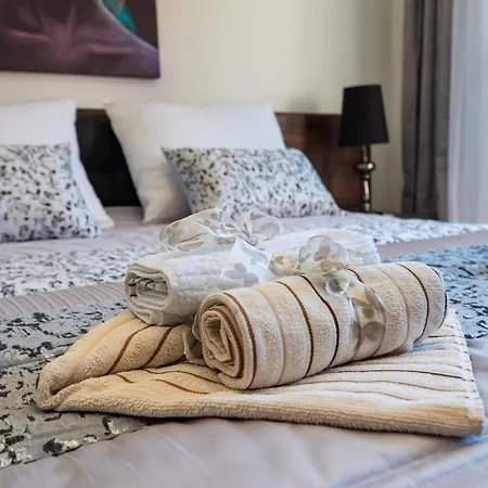 Kolovare Garden Oasis - First Row By Sea Apartment *