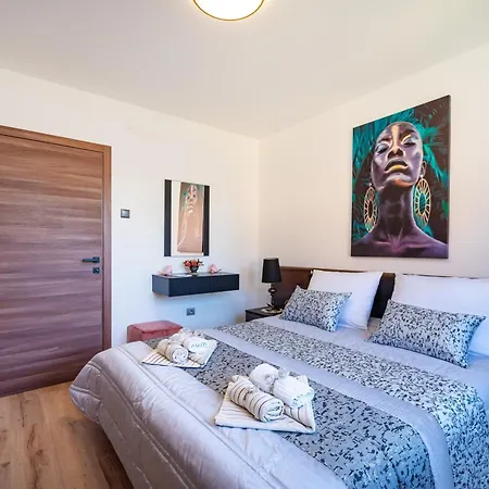 Kolovare Garden Oasis - First Row By Sea Apartment *
