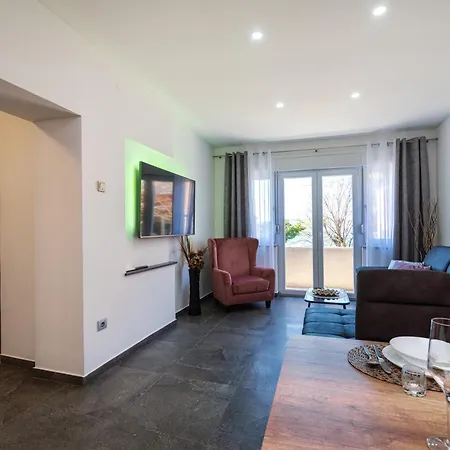Apartment Kolovare Garden Oasis - First Row By Sea *