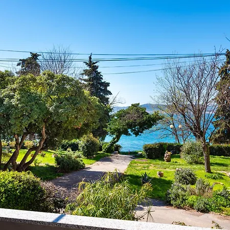 Kolovare Garden Oasis - First Row By Sea Apartment *