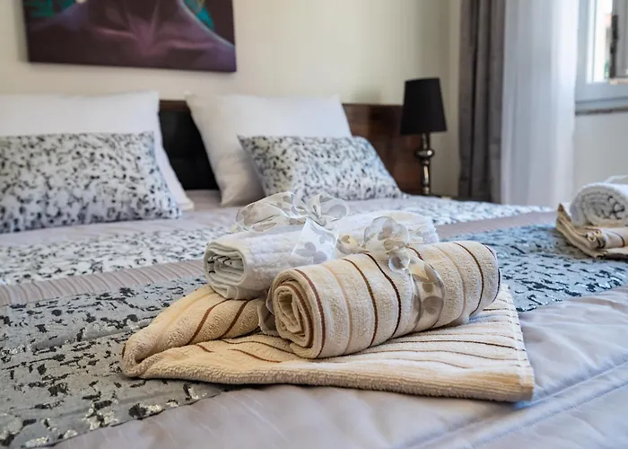 Kolovare Garden Oasis - First Row By Sea Apartment *