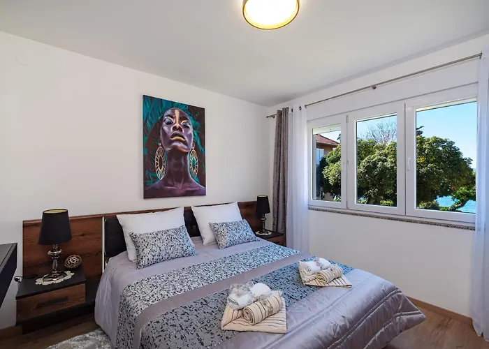Kolovare Garden Oasis - First Row By Sea Apartment