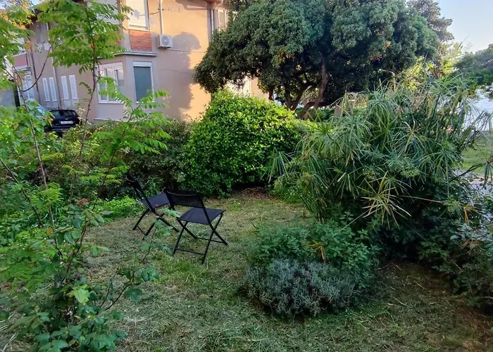 Kolovare Garden Oasis - First Row By Sea Apartment *